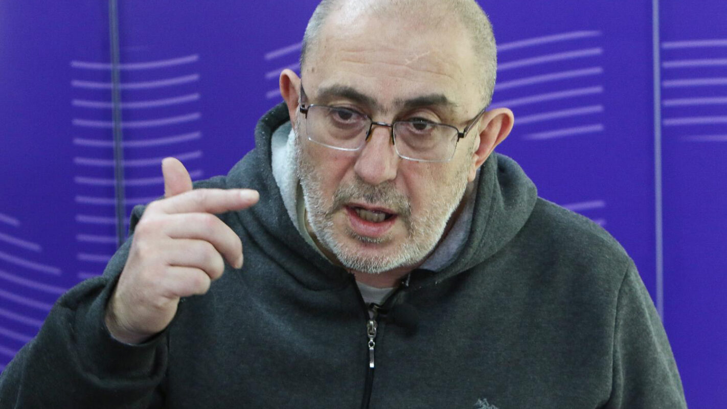 „Vučićev rejting pada, ako režim opstane od Srbije neće ostati kamen na kamenu“