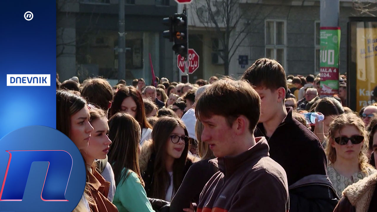 Jaja i na fasadi zgrade Parlamenta: Pogledajte kako su protekli protesti studenata i građana ispred Skupštine Srbije