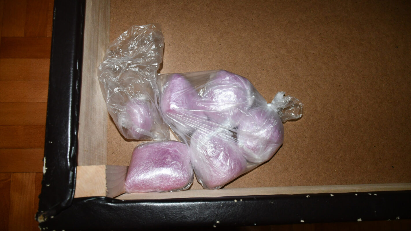 Uhapšen diler iz Novog Sada: Policija pronašla konoplju i marihuanu