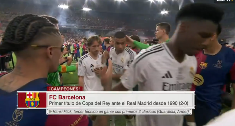 Špalir fudbalera Barselone za Real Madrid