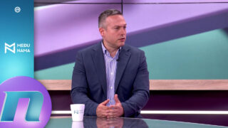 O skupštinskoj vožnji u krug – Robert Kozma