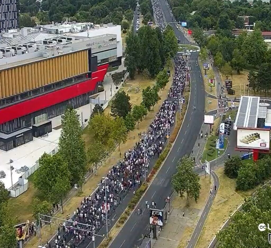 pristalice SNS Foto_ Nova.rs