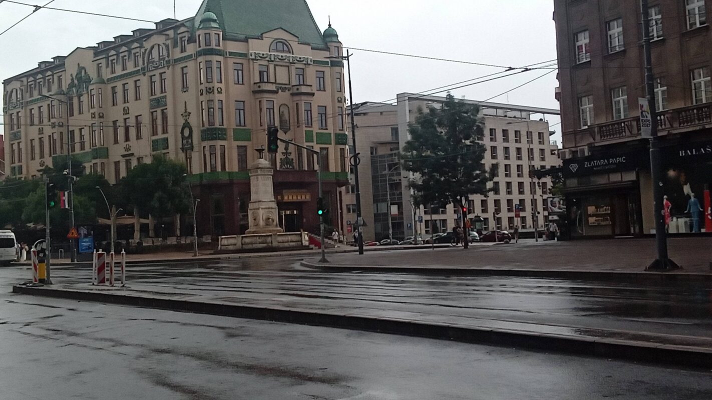 Hladno, mestimično s kišom i snegom