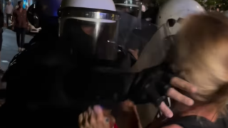 POLICAJAC LUPIO ŽENI ŠAMAR FOTO: Printscreen/Instagram/Gavrilo Andrić