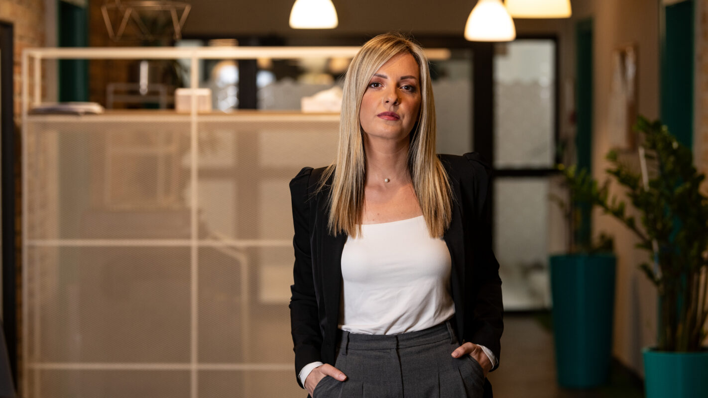 „Ovaj film će vratiti veru u ljudskost“: Jovana Maletić o dokumentarcu „Više od majke“ koji će premijerno biti prikazan sutra na TV Nova