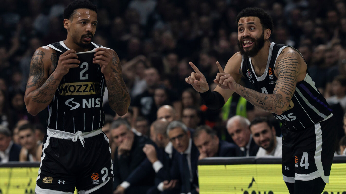 FOTO Ujedinjeni pred večiti derbi: Pogledajte kako je Vašington sa tri reči na srpskom oduševio navijače Partizana