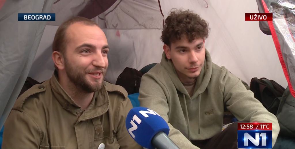 Niški studenti ispred Skupštine