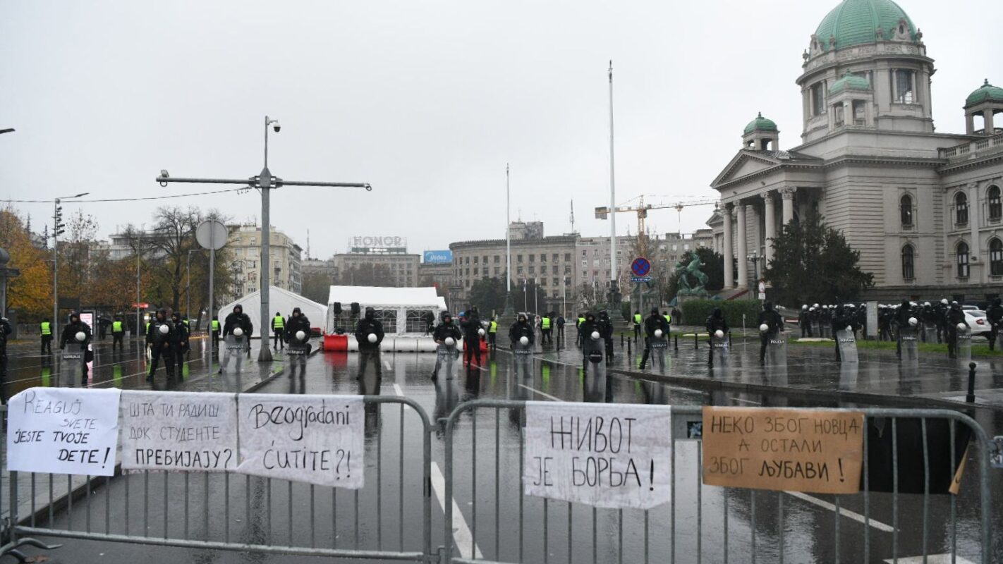 „Zaključkom o izveštaju EU vlast hoće da ublaži stavove o stanju u Srbiji“