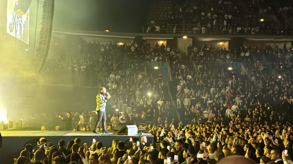 "Ovo je kruna moje karijere": Mile Kitić održao koncert u zagrebačkoj areni, specijalni gost bila njegova ćerka VIDEO