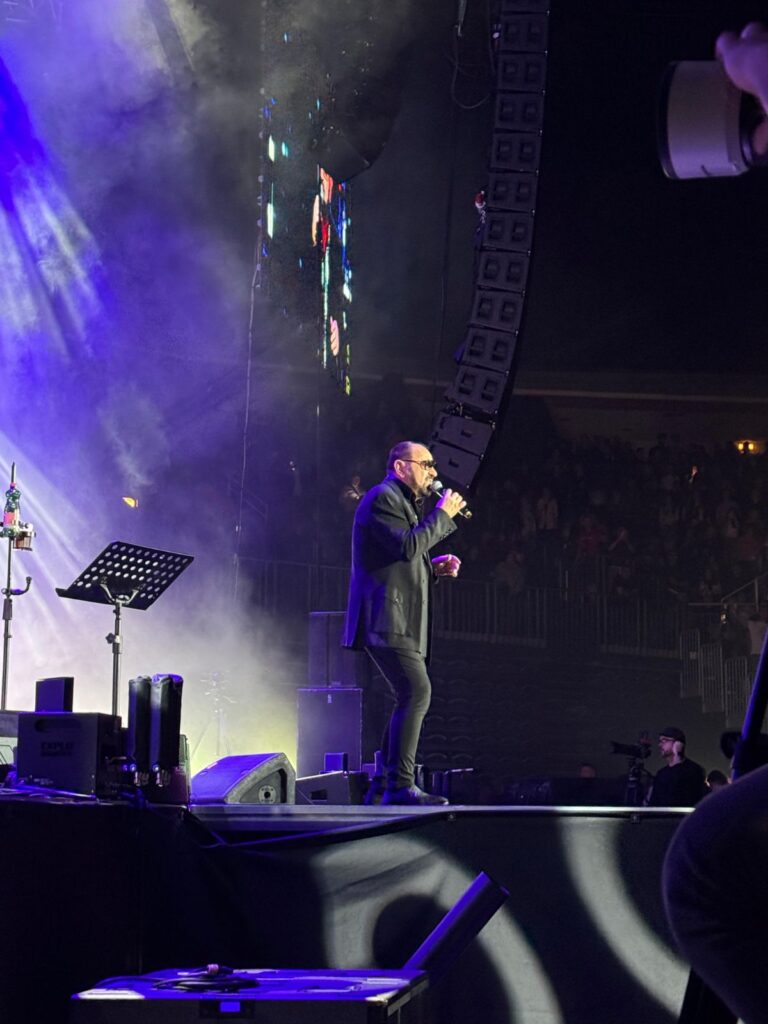 "Ovo je kruna moje karijere": Mile Kitić održao koncert u zagrebačkoj areni, specijalni gost bila njegova ćerka VIDEO