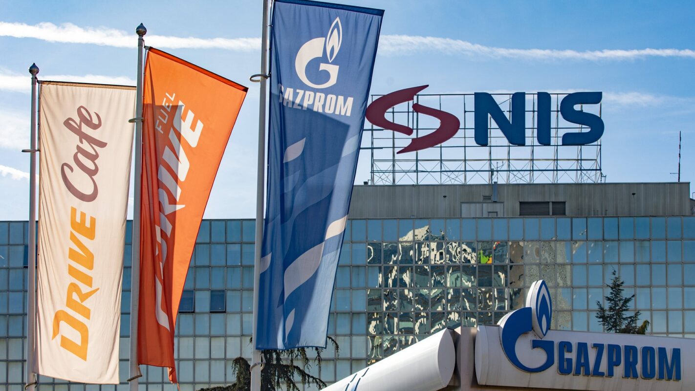 Fajnenšel tajms tvrdi: Naftna kompanija iz Abu Dabija glavni kandidat za kupovinu ruskog udela u NIS-u