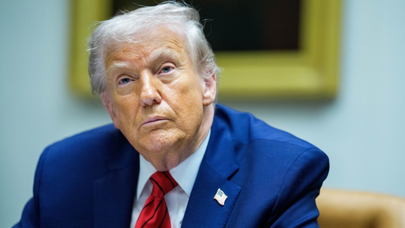 Tramp proširio restrikcije putovanja na još 20 zemalja