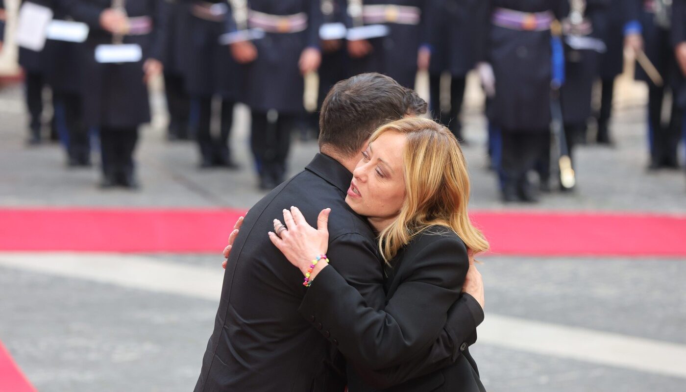 „Počni da razmišljaš o tome“ Pred kamerama se grlili, a iza kulisa je Meloni Zelenskom rekla ono što nije želeo da čuje