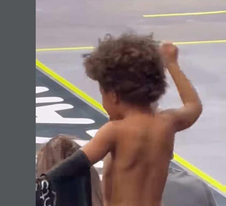 VIDEO Hit snimak: Sin Matijasa Lesora skinuo dres i „vodio“ navijanje