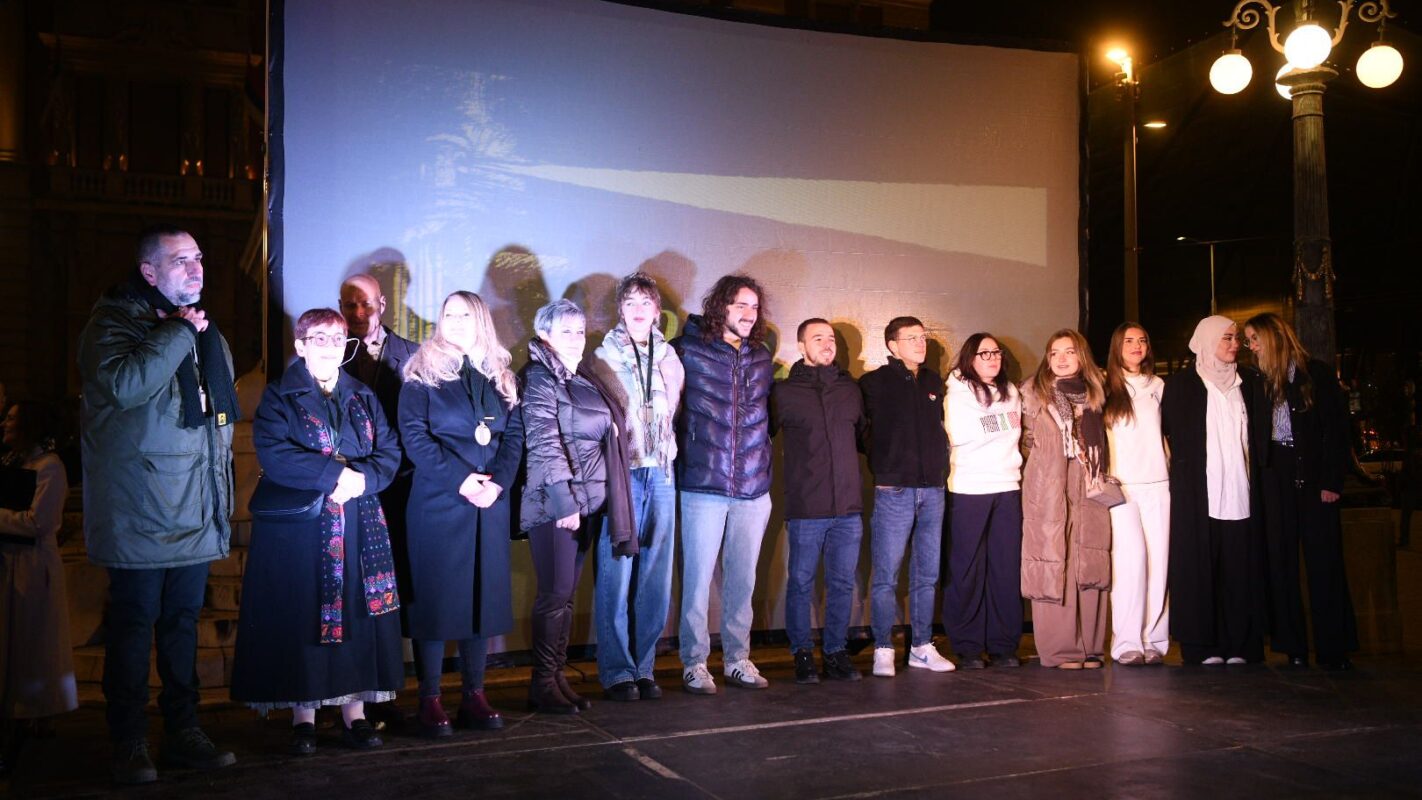 Na Trgu republike dodeljene nagrade „Vitez poziva“: „Na ulici smo jer je danas to jedino mesto gde se stoji uspravno i gde se čuje glas“