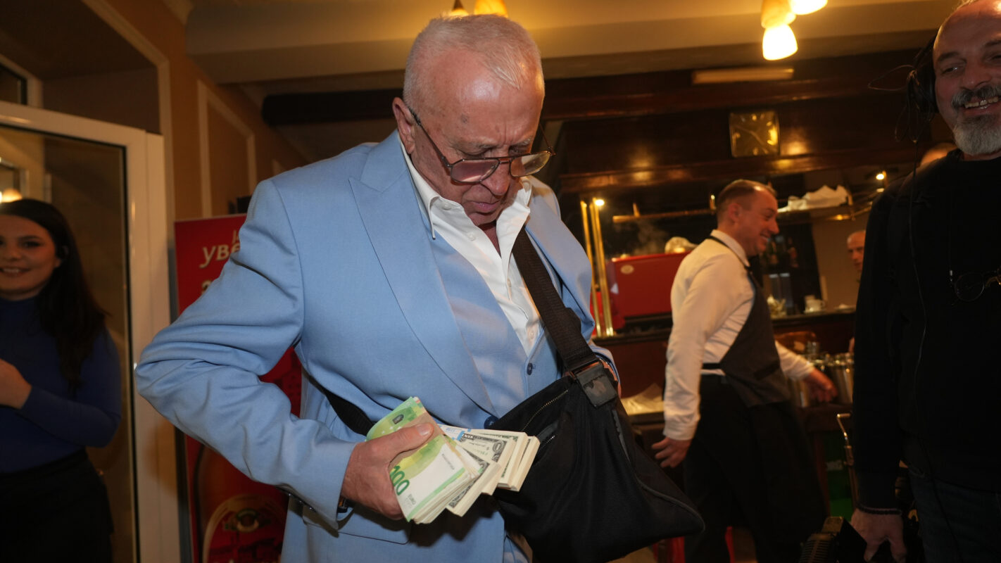 Unuk Ere Ojdanića proslavio 18. rođendan: Ponosni deda nije štedeo novac, a kad su videli poklon – svi su zanemeli FOTO/VIDEO