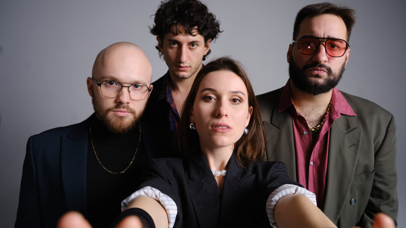 Vizelj nezaustavljiv: Vinil-video singl za lomljenje čaša i novi beogradski koncert