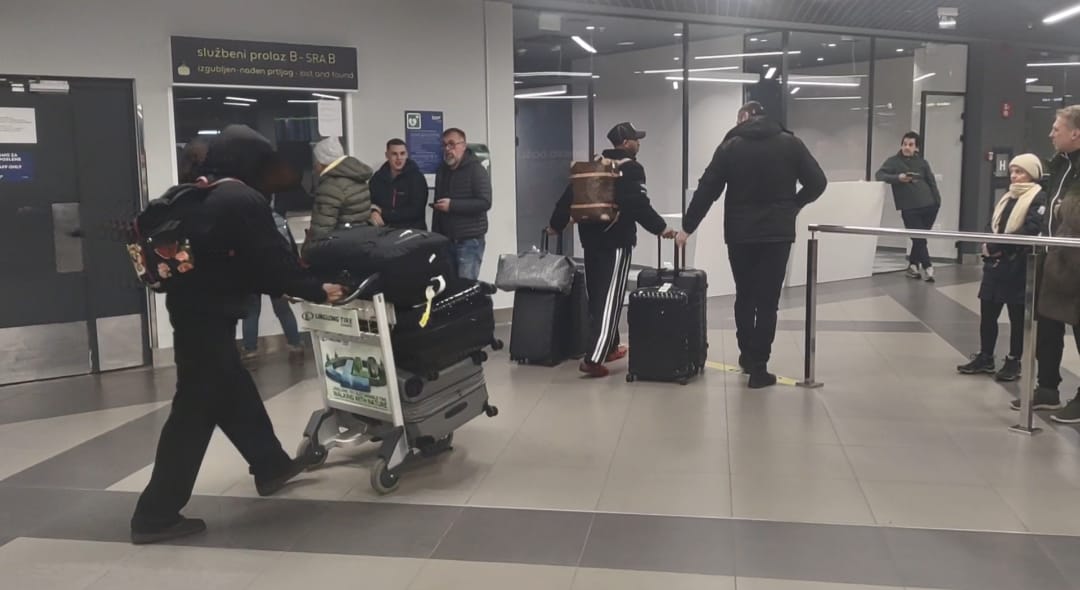 EKSKLUZIVNO Kameron Pejn stigao u Beograd, slikali smo ga na aerodromu