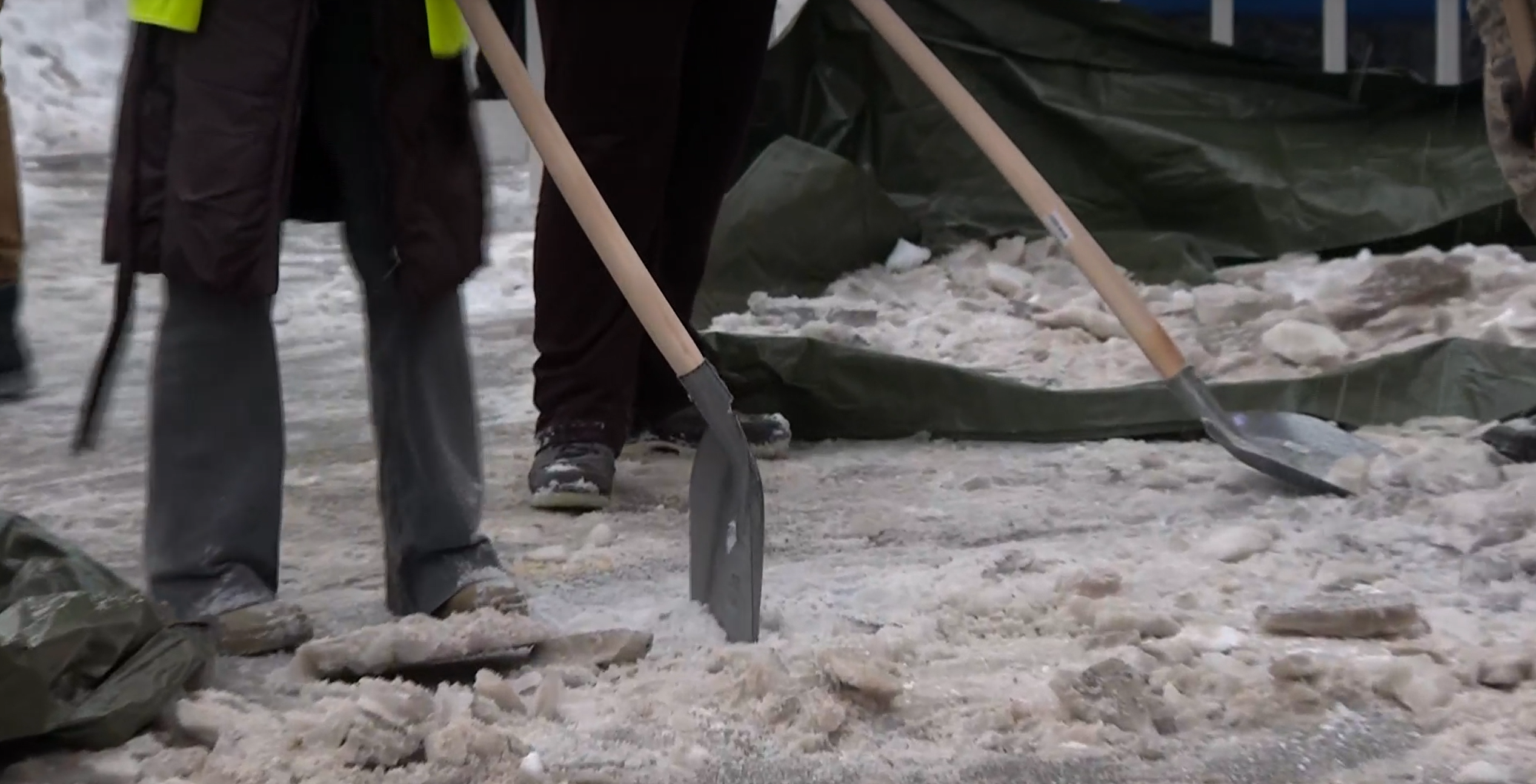 "Doprinesi i ti": Studenti organizuju dvodnevno čišćenje snega u Novom Sadu, pozvali građane da im pomognu