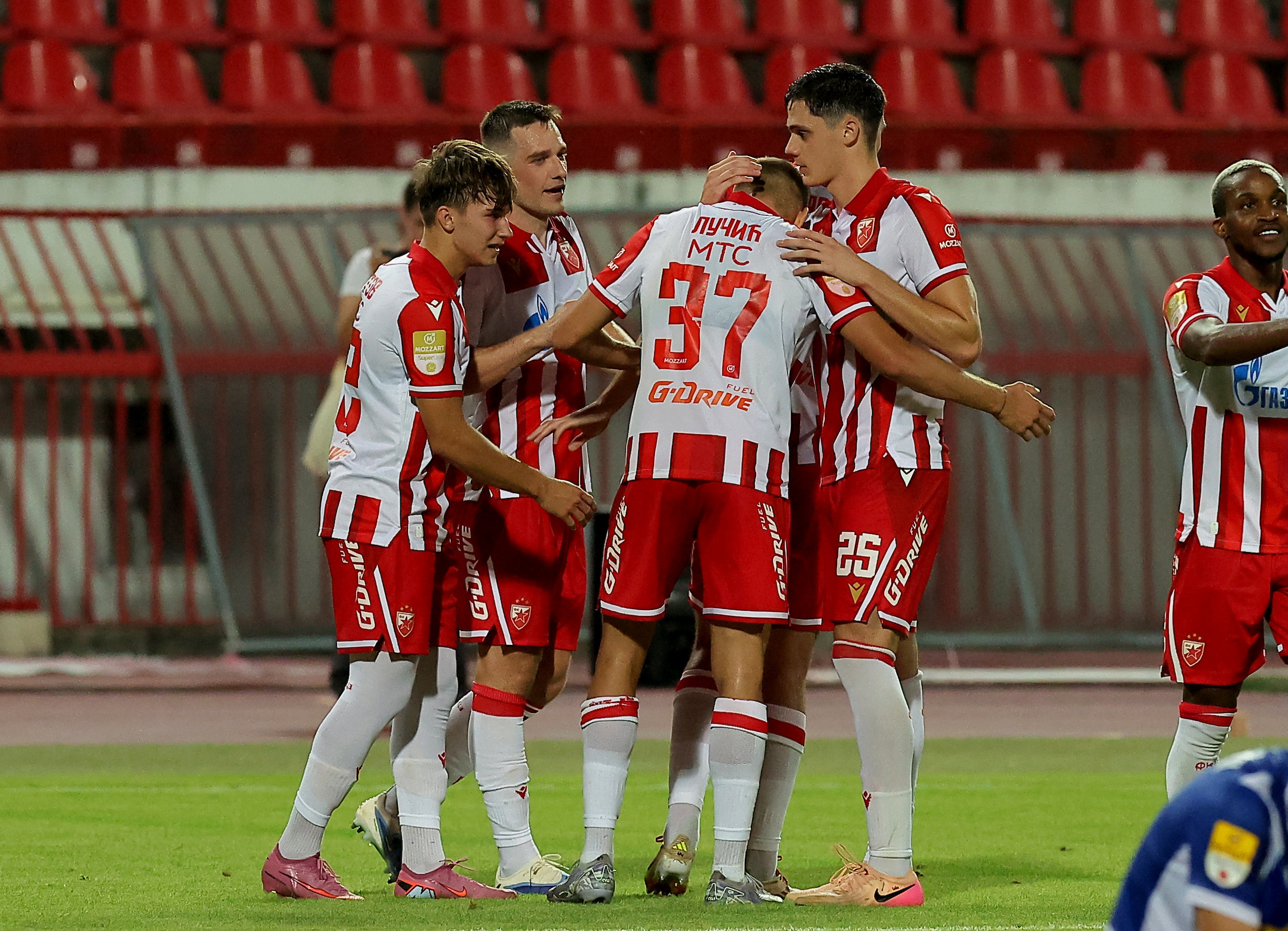 Zvezdin tim za Malme: Jedno iznenađenje i dve dileme u napadu